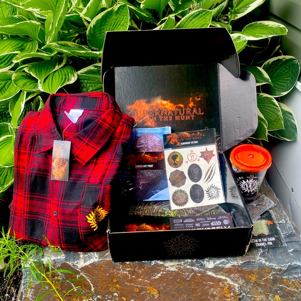 Supernatural boxed set mens size 3XL